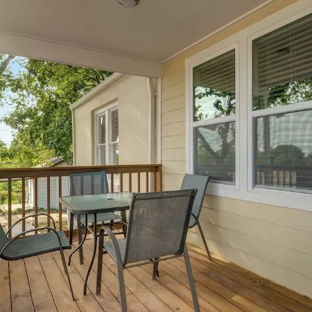 The Bear Den: Rehabbed Home Near the Branson Landing
