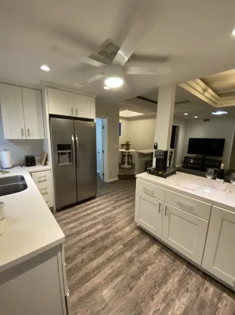 T-Street Charmer. Close to the beach, downtown San Clemente, and restaurants. Отели рядом с достопримечательностью «Сан Онофр Стейт Бич»