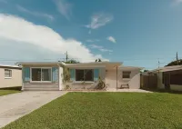 Boutique Largo Bungalow: Just mins to Gulf beaches! Beach gear provided! Walmart Supercenter附近的飯店