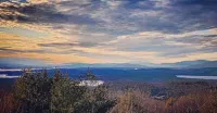 Mountainside chalet with a sauna and beautiful views near Lake Winnipesaukee NH!