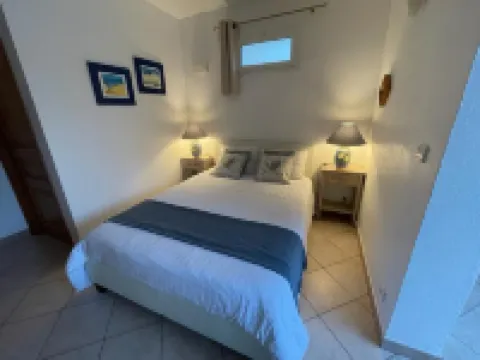 30 sq.m studio at garden level. Quiet villa in a green setting with terrace