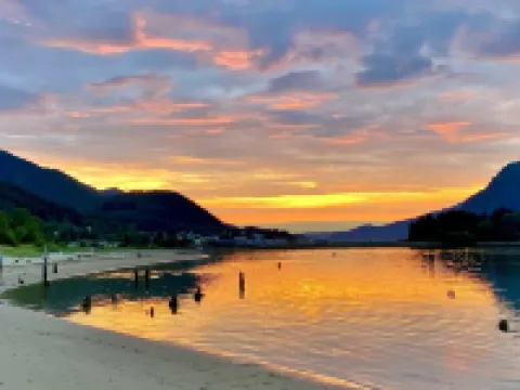 Sandy Beach Retreat Sunrise Studio- Steps from Sandy Beach & Treadwell Trail!