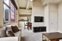 Picturesque Downtown Condo-Centralized Location with Secure Onsite Parking