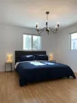 Lakeside Sunrise Cottage with hot tub