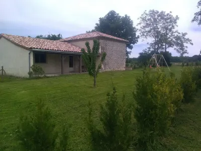 Pretty country house Plan d'eau de Montcuq 주변 호텔
