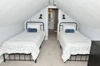 The Coloma Cottage - Historic Charm, Modern Amenities Beach Breweries Wineries