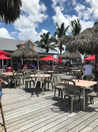 1.5 MILES FROM BEACH ON THE GULF of MEXICO Private home in Seminole