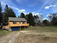 Cozy Errol Home conveniently close to town and with snowmobile access! Hotels in Errol