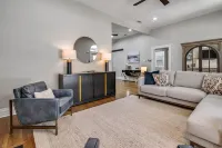 Luxury Home Stay Near Historic Downtown McKinney