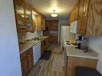The Moorhead Place. Dog Friendly, Warm Home Near Colleges and Medical Centers