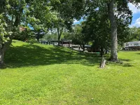 Lake Front Cabin on Seneca Lake.  Come Play in the Lake.Sleeps 8, 5 Beds Hotels in Richland Township