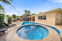 Luxury Water Front, Heated Pool & Jacuzzi, 5br