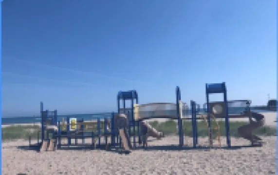 The Suncatcher- Steps to Lake Michigan. Pet Friendly & Fully Fenced