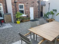 Superking beds, spacious and comfortable ground floor apartment near town centre