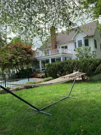 First Floor Studio Apartment in Historic Chestertown Отели в г. Кент