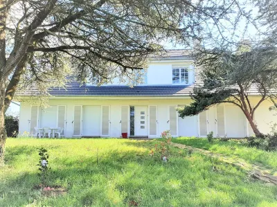 Quiet accommodation (parking, wifi, garden)