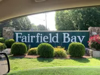 The Blue Lagoon on the 18th hole!  Walk to pool, food,  and golf! Hotels in Fairfield Bay