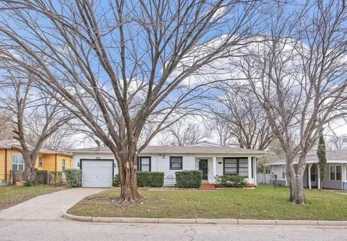 3 BR Walking Distance to ATT, Globe Life & Entertainment District