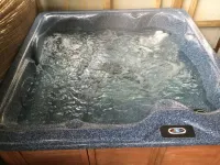 BARE FEET CABIN A Cozy Romantic Getaway Free WiFi/Hottub/Jetted tub/Fireplace Hotel in zona D Garden