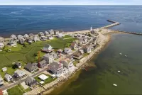 "Lighthouse" - Ocean Views - Walk to Beaches - 4B, 3.5Ba - Scituate Harbor