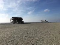 Apartment 62 in the house windward and leeward in a prime location