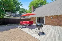 5 minutes to St. Francis Hospital • Central • Great for families Hotels in South Tulsa - Woodland Hills