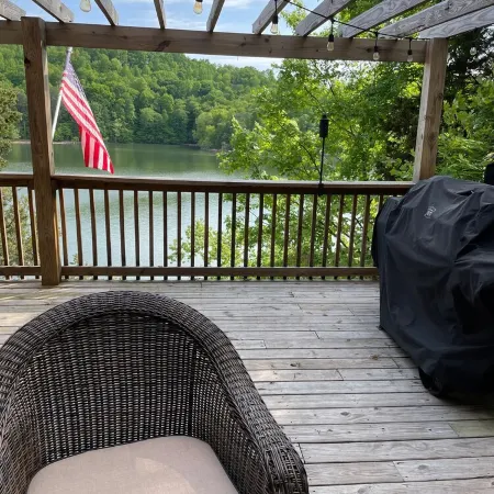 Beautiful Norris Lake Waterfront. Near Flat Hollow Marina. Private Dock.