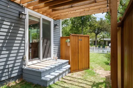 Guest House Pasadena