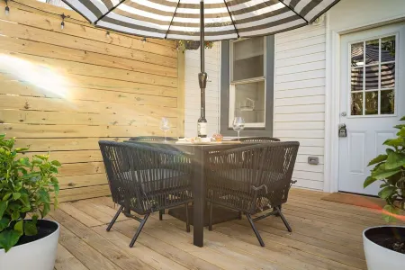 Beautiful Remodeled Downtown Frederick Cottage (Pet-Friendly)