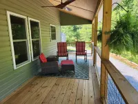 The Harmony Cabin A cozy one bedroom cabin! Отели в г. Мак-Дауэлл