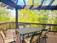 Secluded/Spacious Cabin with 5 BR, 5 min to resort
