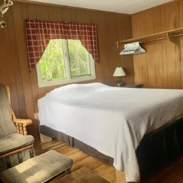 Rangeley Waterfront Retreat: 4 Bed, 2 Bath, Perfect for Families to Unwind