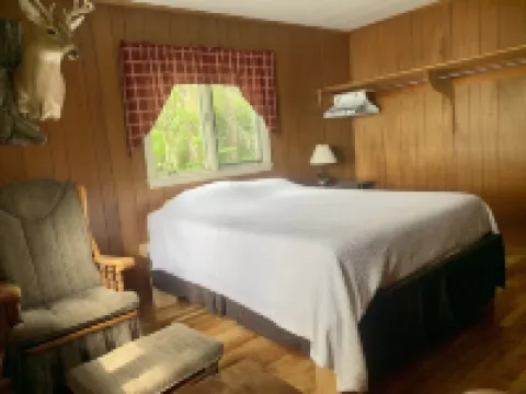 Rangeley Waterfront Retreat: 4 Bed, 2 Bath, Perfect for Families to Unwind