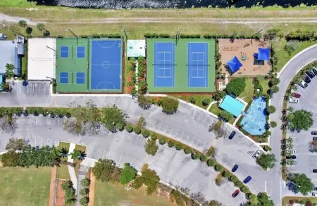 Luxurious modern home w/ private tropical backyard close to beach and downtown!