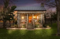 Coco’s Cabin at the Lucky S