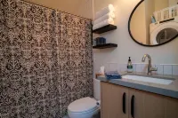 New modern loft 5 minute walk from downtown-restaurants, breweries, wine lounges