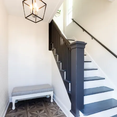 Downtown Bradenton Bliss: 3-Bed Apartment