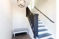 Downtown Bradenton Bliss: 3-Bed Apartment