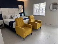 Sapphire by the Sea Unit 4 King Bed, kitchen, pool view, Sleeps 2 Hotels in der Nähe von Lauderdale-by-the-Sea Beach