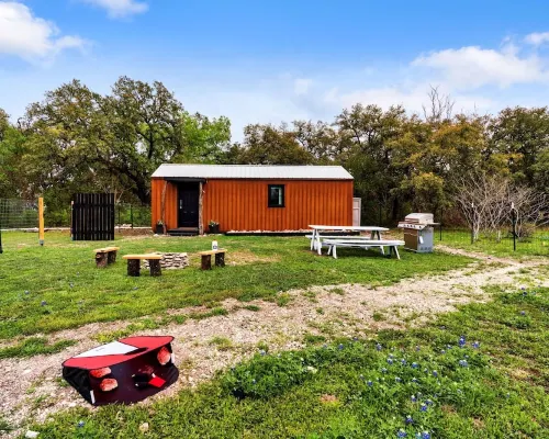 Tiny Cottage - Hill Country Hotels in Kyle