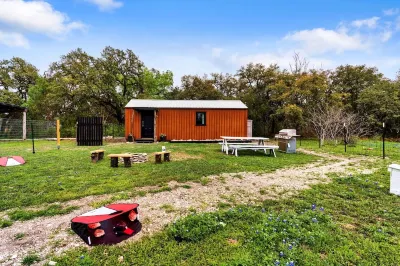 Tiny Cottage - Hill Country Kohl's Kyle附近的飯店