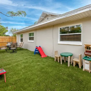 Family Ready-8Min to Beach by Car & Walk to Dwtn