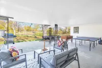 Family Fun on Guadalupe River w/ kayaks, grill and dock! Minutes from Downtown