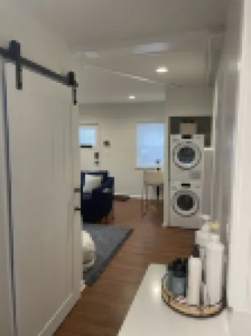 Pristine Downtown 1-Bedroom Steps from State House