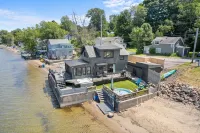 Lakeside Cottage ~ Pool, Hot tub & Private Beach Hotels near Sunny Hollow Quick Stop