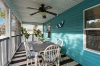 Newly Renovated 4BR Beach Retreat: Walk to beach,Games, Pet Friendly, Near DT