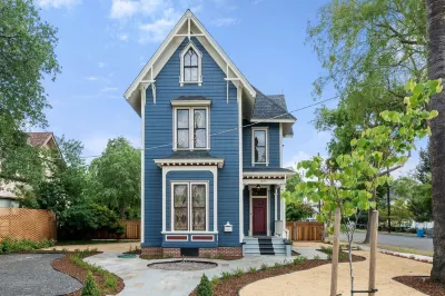 Historic Home in Downtown Oroville Hotels near Oroville Veterans memorial Hall