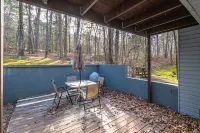 The 2 BDRM Lovely Lake Desoto Townhome Hotels in Hot Springs Village