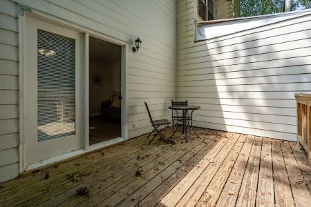 The Nest - Just 5 Miles from Braves & so close to ATL! Отели в г. Мариетта