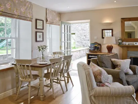 The Arns Cottage is a traditional stone built, cosy and luxurious retreat.
